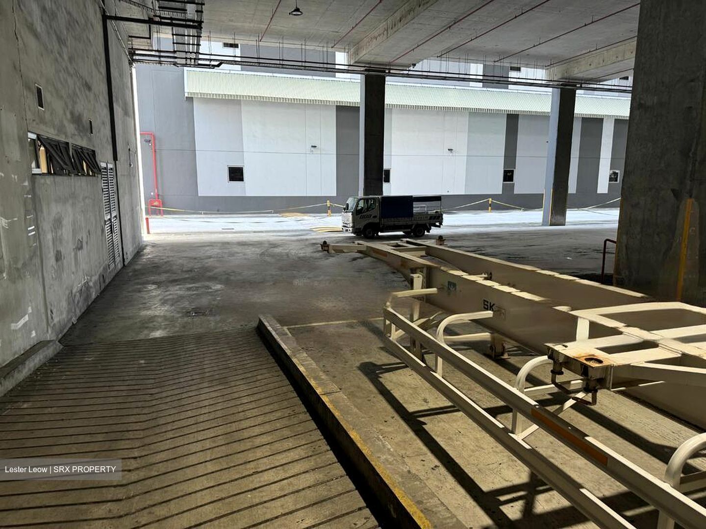 Gul Way (D22), Warehouse #466703391